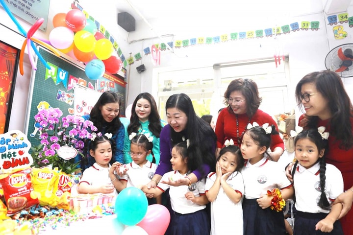 Lãnh đạo Ủy ban MTTQ Việt Nam TP Hà Nội Khai giảng năm học mới cùng thầy và trò Trường Tiểu học Tây Sơn