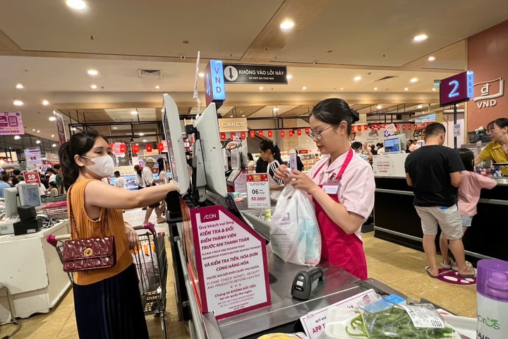 Bán lẻ hàng hóa và doanh thu dịch vụ 8 tháng tăng 9,4%