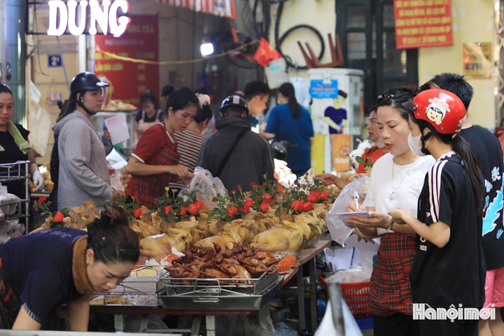 Giá cả ổn định, sức mua tăng trong ngày Rằm tháng Bảy