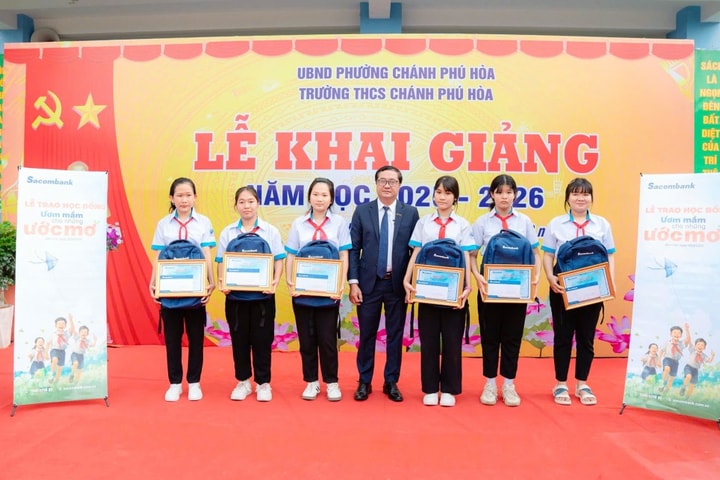 Chương trình học bổng thường niên “Ươm mầm cho những ước mơ” Sacombank chung tay vun đắp thế hệ trẻ
