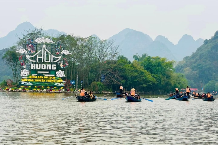 Để danh thắng Hương Sơn bốn mùa đông khách