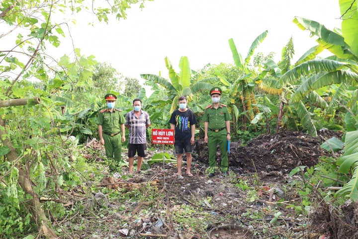 Công an Phú Xuyên kịp thời ngăn chặn, tiêu hủy lợn bệnh tuồn vào chợ dân sinh