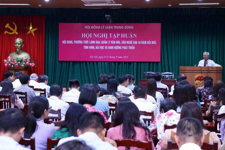 Gần 200 học viên tham gia tập huấn phương thức lãnh đạo, quản lý văn hóa, văn nghệ qua 40 năm đổi mới