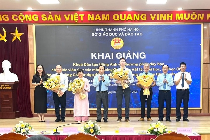 Hà Nội: 100 giáo viên tham gia khóa đào tạo tiếng Anh và phương pháp dạy học hệ song bằng Cambridge