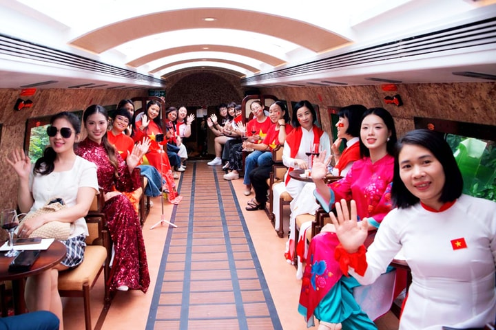 Trải nghiệm khám phá điểm đến bằng giao thông công cộng: Thêm cú hích cho du lịch Hà Nội