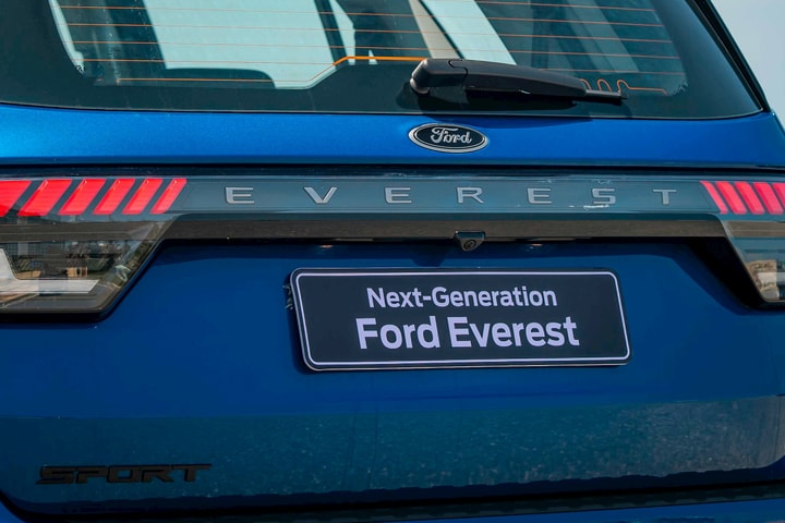 Ford phải triệu hồi 21.128 xe Everest và Ranger vì lỗi camera lùi