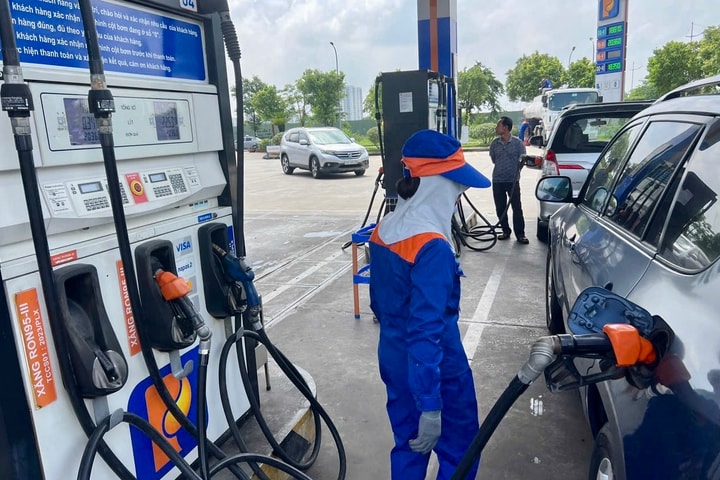 Giá bán lẻ các mặt hàng xăng, dầu tăng giảm trái chiều
