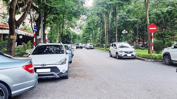 Hà Nội xử lý nghiêm, dứt điểm các điểm, bãi trông giữ xe tự phát, không phép