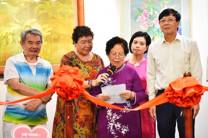 “Phố và Hoa” – Hành trình bền bỉ khắc họa vẻ đẹp Hà Nội của họa sĩ Trương Ngọc Hiên