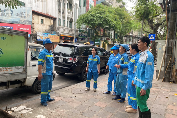 Người tổ trưởng “đội phản ứng nhanh”, giữ sạch phố phường