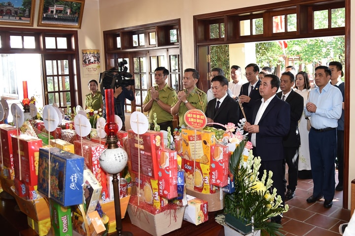 Trang trọng Lễ dâng hương tưởng nhớ 56 năm ngày mất Chủ tịch Hồ Chí Minh