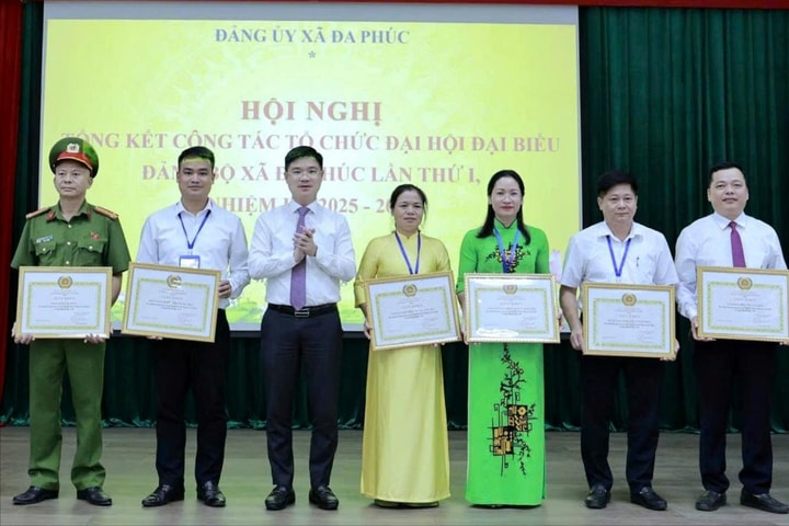 Xã Đa Phúc khen thưởng 52 tập thể, cá nhân trong công tác tổ chức Đại hội Đảng