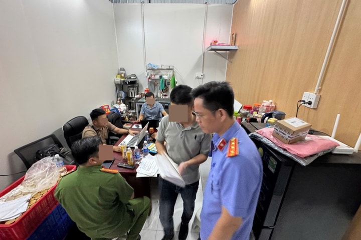 Khởi tố đường dây sản xuất, phân phối hàng chục nghìn hũ yến chưng giả