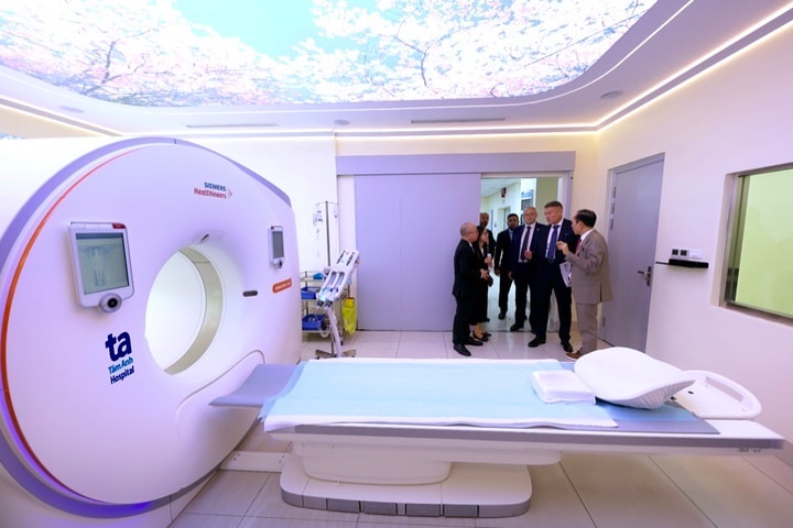 Việt Nam tiếp cận công nghệ y tế của Nga trong điều trị ung thư