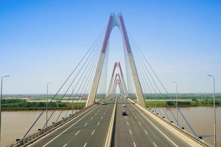 [Podcast] Hà Nội điều chỉnh giao thông qua cầu Nhật Tân để lắp đặt dải phân cách