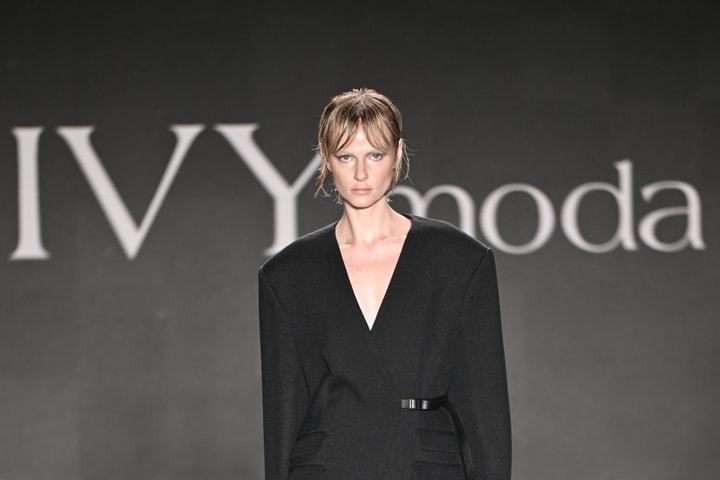 Thời trang Việt gây bất ngờ trên sàn diễn New York Fashion Week