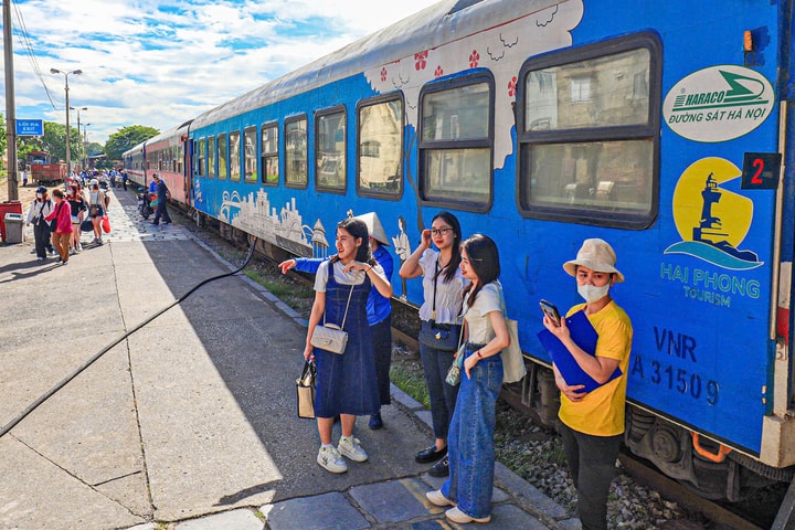 Ngành Đường sắt giảm giá 10% vé tàu cho tân sinh viên nhập học