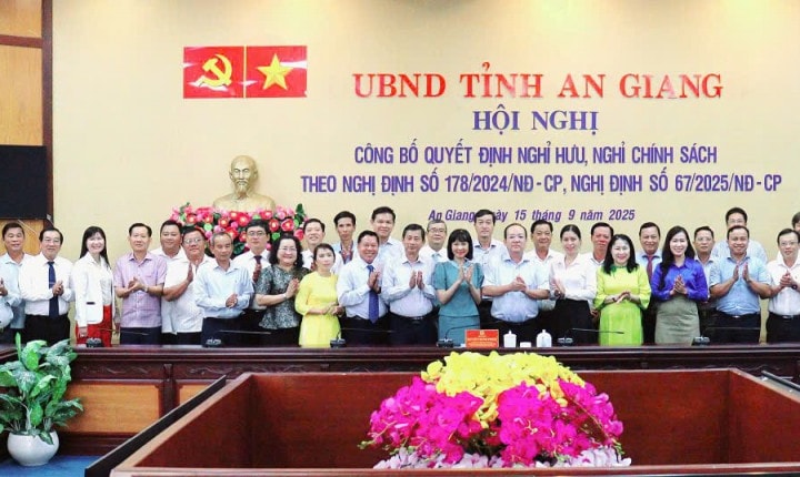 An Giang Công bố quyết định cho 22 cán bộ lãnh đạo, quản lý nghỉ chế độ