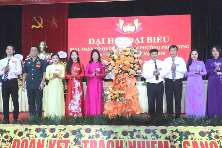 Đồng chí Tạ Thị Nhẫn giữ chức Chủ tịch Ủy ban MTTQ Việt Nam phường Phú Lương