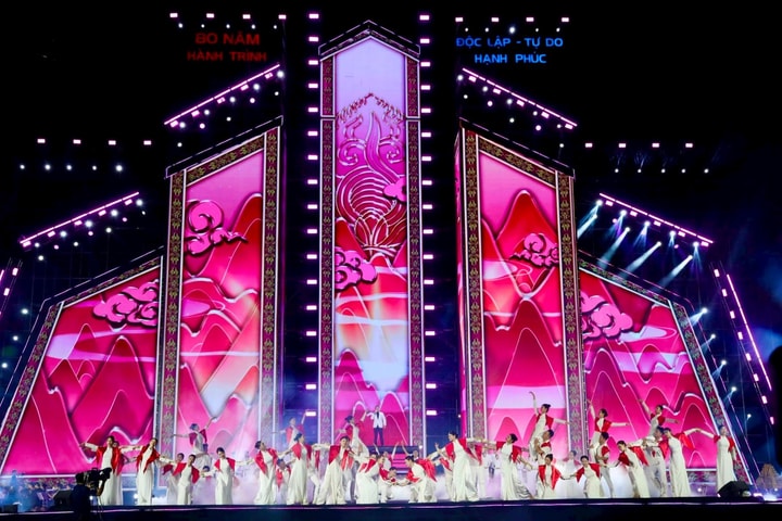 Hàng vạn trái tim hòa ca tự hào “Tôi yêu Tổ quốc tôi”