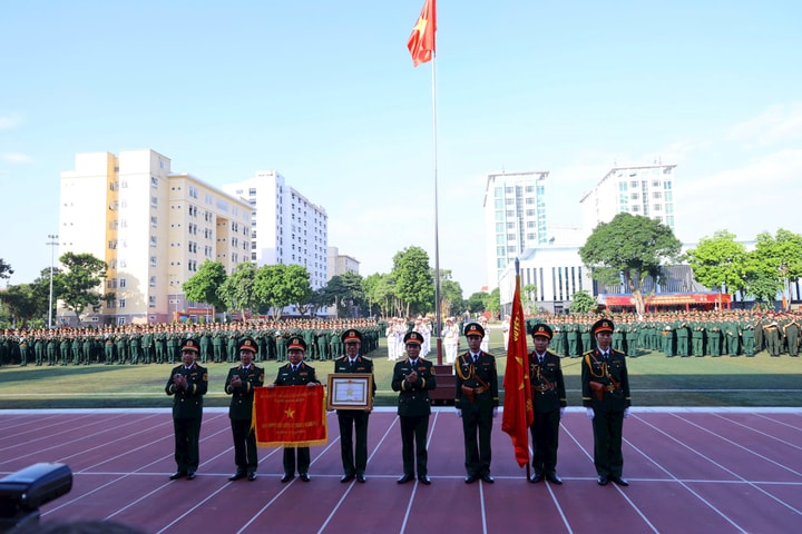 Học viện Hậu cần đón nhận danh hiệu Anh hùng Lực lượng vũ trang nhân dân lần thứ 2