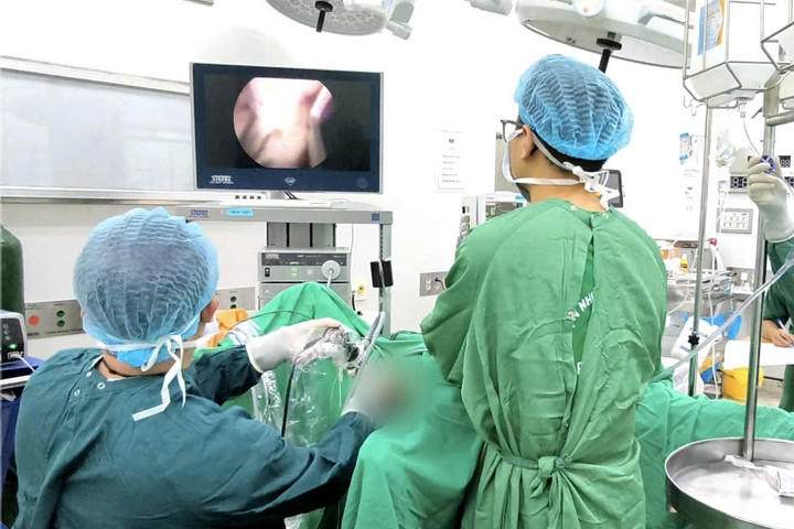 Suýt nguy hiểm tính mạng vì trì hoãn phẫu thuật khối u tuyến tiền liệt nặng gần nửa ký