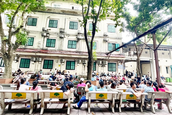 Xóa nghịch lý y tế “trên quá tải, dưới đìu hiu”