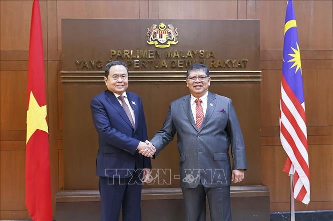 Chủ tịch Quốc hội Trần Thanh Mẫn hội đàm với Chủ tịch Hạ viện Malaysia