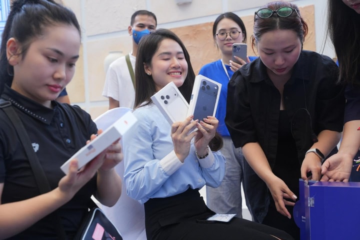 ShopDunk trả hàng iPhone 17 Series tại AEON MALL Long Biên Hà Nội