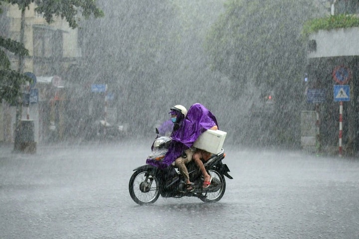 Bão số 8 suy yếu thành áp thấp nhiệt đới