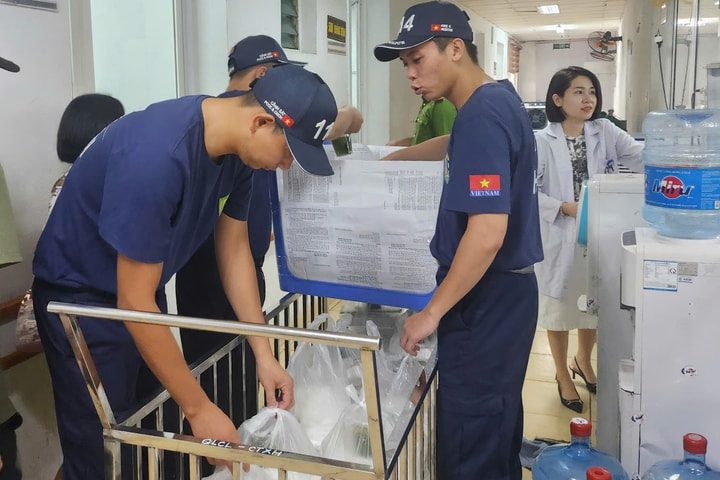 Tặng 130 suất cơm, phần quà cho bệnh nhân ung bướu