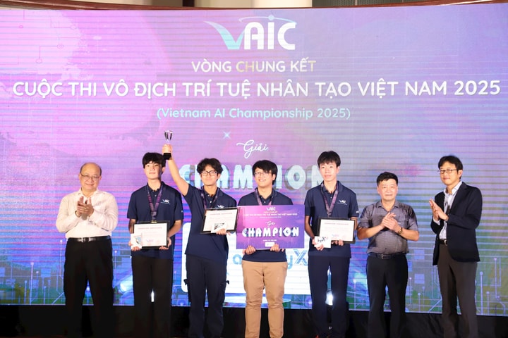 Trao giải Cuộc thi Vô địch Trí tuệ nhân tạo Việt Nam (VAIC 2025)