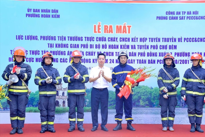 Hà Nội: Ra mắt lực lượng chữa cháy thường trực tại không gian phố đi bộ hồ Hoàn Kiếm