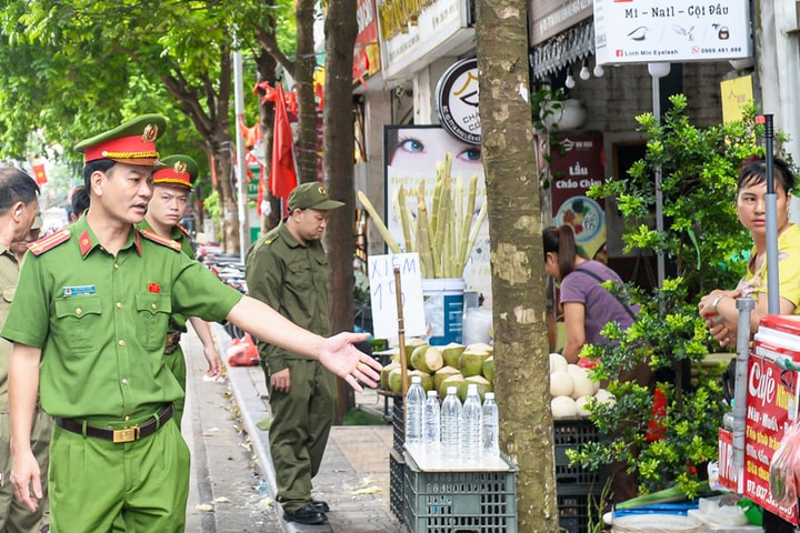 Dẹp bỏ chợ “cóc”, chợ “tạm”: Quyết tâm giải bài toán khó