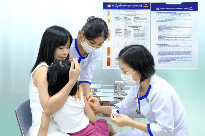 Vắc xin 4 trong 1 lần đầu triển khai tại Việt Nam: Phòng sởi, quai bị, rubella và thủy đậu