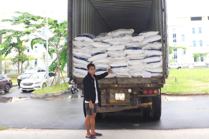 Bắt đối tượng vận chuyển khoảng 40 tấn đường cát nhập lậu từ Campuchia về Việt Nam