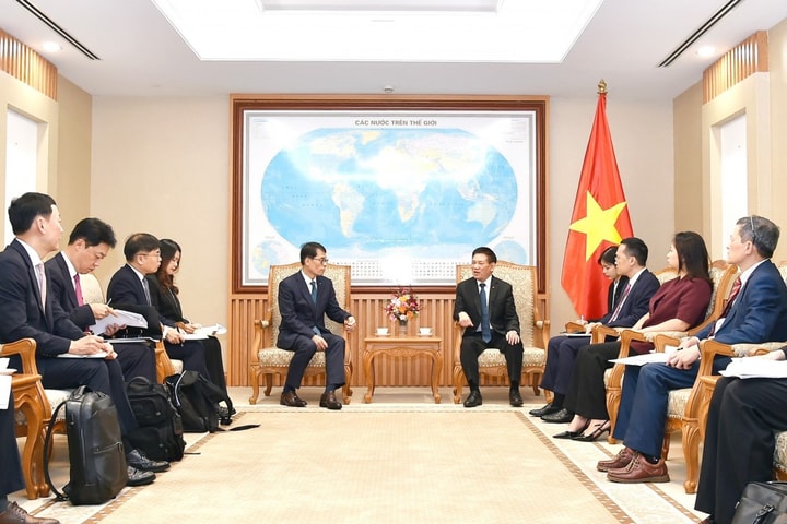 Phó Thủ tướng Hồ Đức Phớc tiếp Chủ tịch kiêm Tổng Giám đốc điều hành Ngân hàng Công nghiệp Hàn Quốc (IBK)