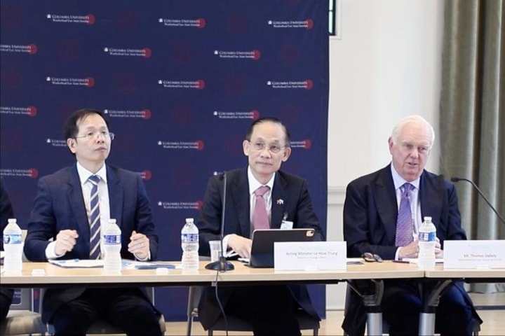 Việt Nam hấp dẫn vốn đầu tư quốc tế nhờ môi trường chính trị ổn định