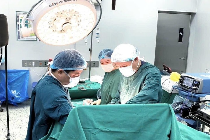 [Podcast] Hi hữu: Xương cá dài 4cm đâm thủng ruột non