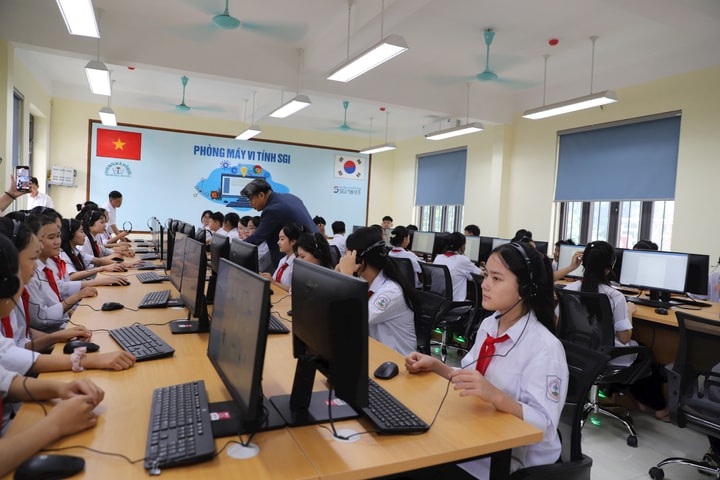 Trường THCS An Phú tiếp nhận phòng máy tính tài trợ trị giá 650 triệu đồng