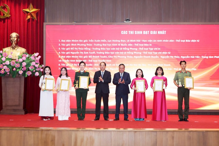 Hà Nội: 99 tác phẩm được trao giải cuộc thi chính luận về bảo vệ nền tảng tư tưởng của Đảng