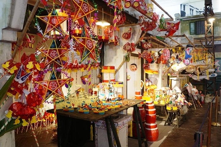 Trưng bày nhiều mẫu đèn trung thu cổ tại Hoàng thành Thăng Long