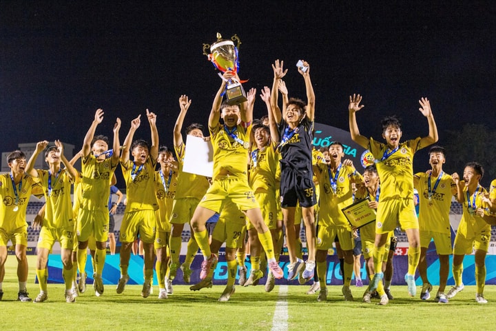 U17 Hà Nội đăng quang ngôi vô địch giải U17 Quốc gia 2025