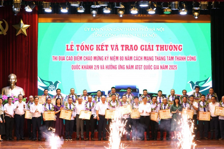 Xe buýt Thủ đô đổi mới từ văn hóa phục vụ: Transerco tạo dấu ấn bằng phong trào thi đua năm 2025