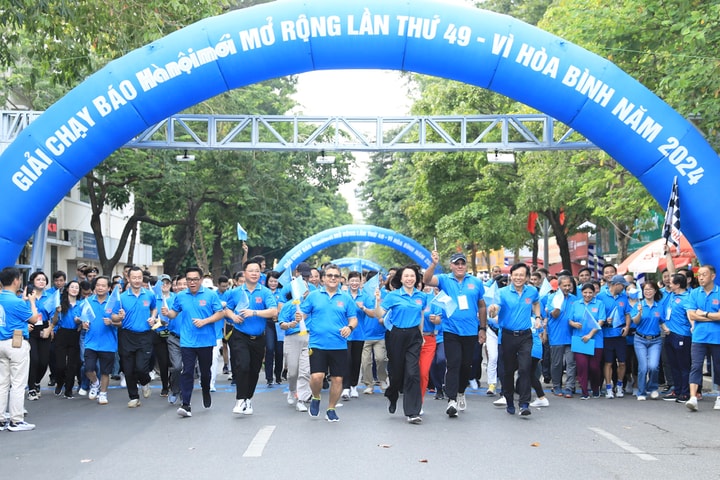 Từ hành trình "Nối liền Bắc - Nam" đến Giải chạy Báo Hànộimới  - Vì hòa bình