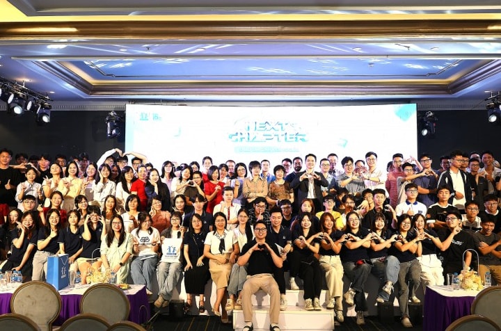 Chào đón 200 tân sinh viên HOCMAI - cùng 2K7 viết tiếp tương lai