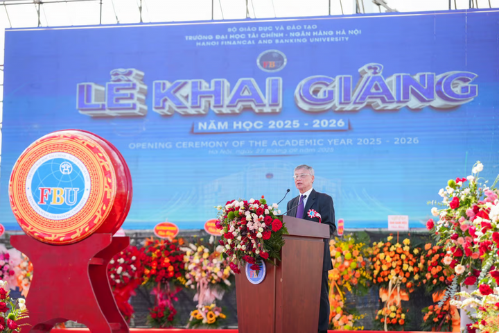 Đại học Tài chính Ngân hàng Hà Nội chào đón gần 2.400 sinh viên