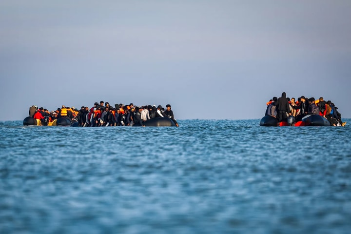 Anh cân nhắc siết điều kiện định cư lâu dài cho người nhập cư