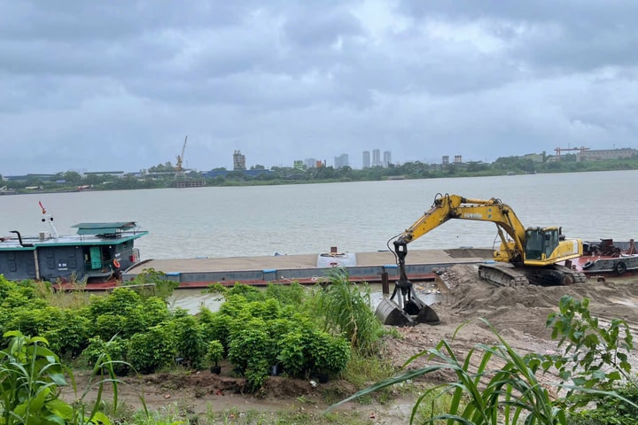 Hà Nội: Xử lý bến tập kết vật liệu không phép tại xã Bát Tràng