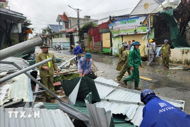 Cảnh tan hoang sau bão số 10 tại các địa phương ở Thanh Hóa